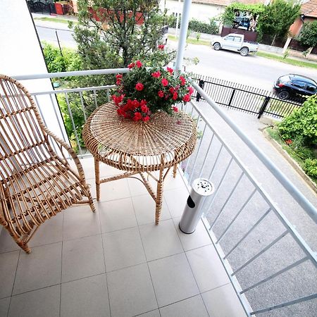 Villa Elena Yanoshi Buitenkant foto