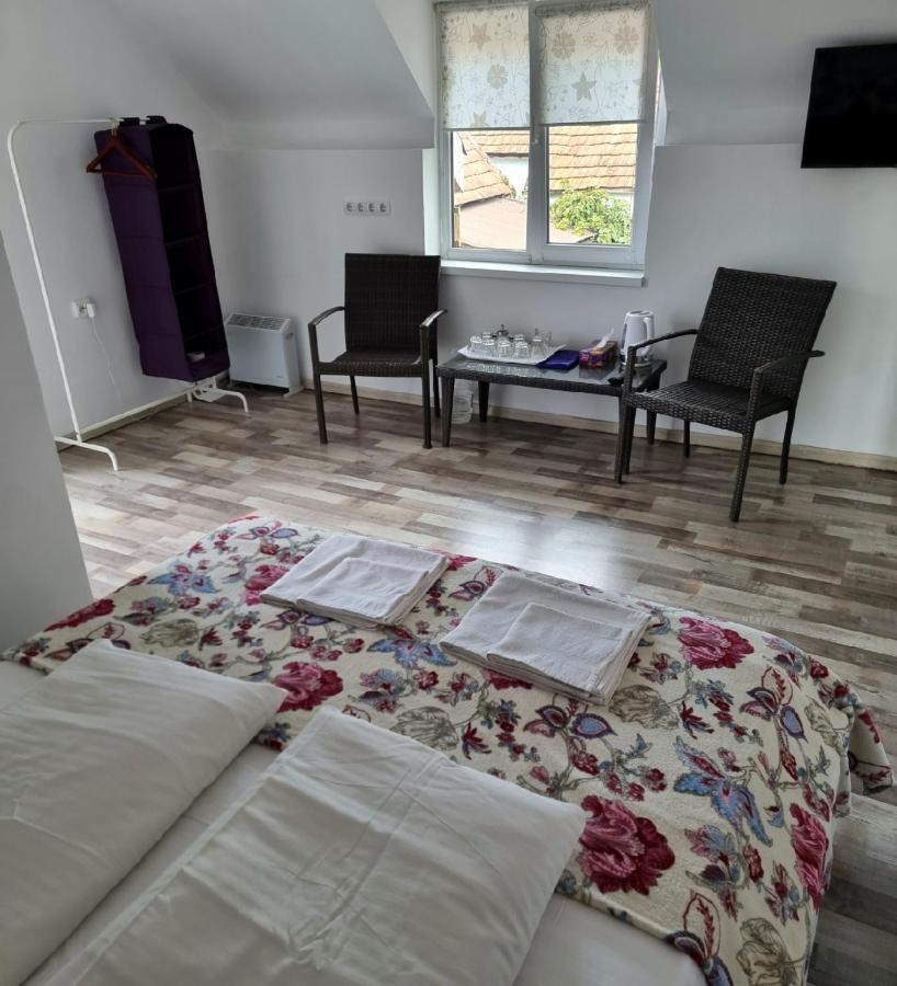 Villa Elena Yanoshi Buitenkant foto
