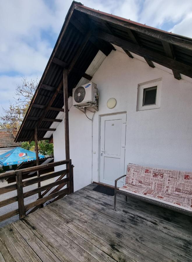 Villa Elena Yanoshi Buitenkant foto