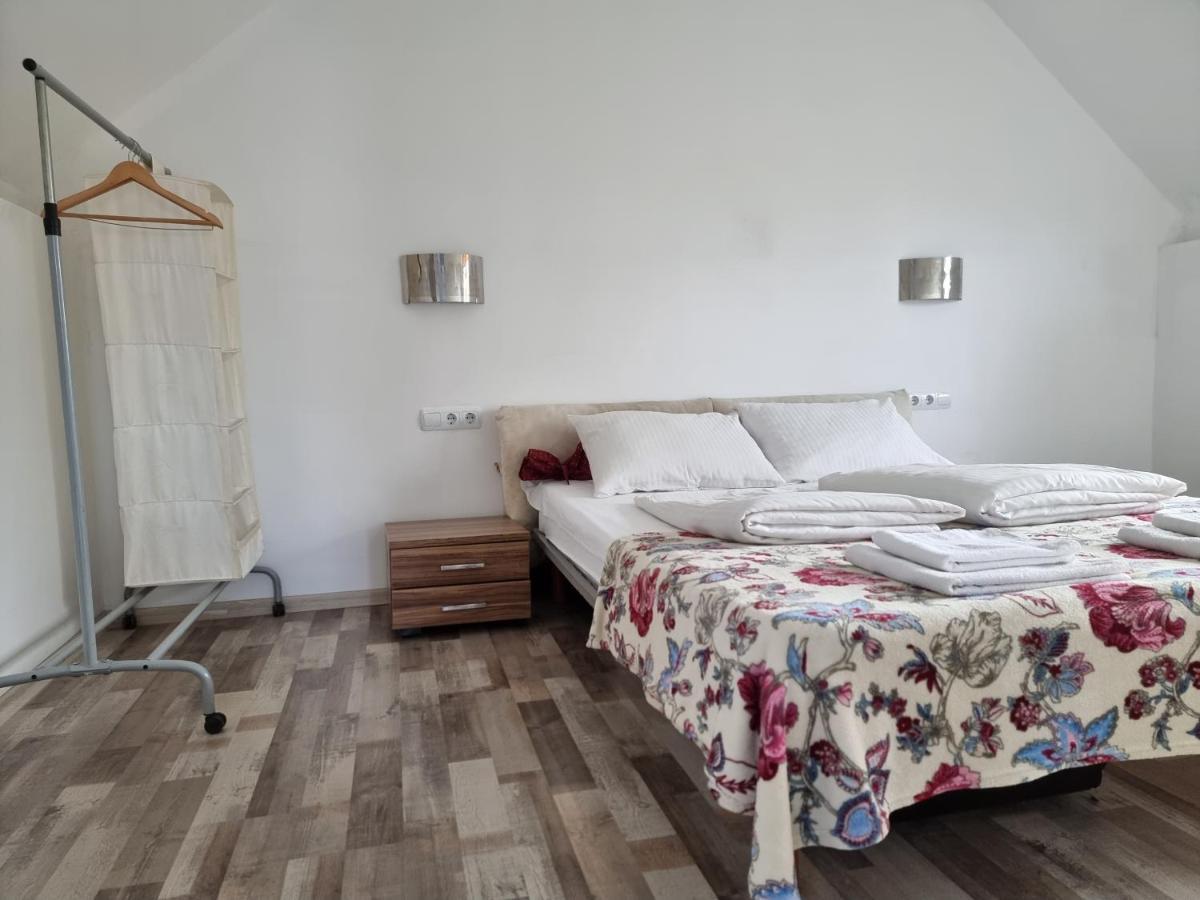 Villa Elena Yanoshi Buitenkant foto