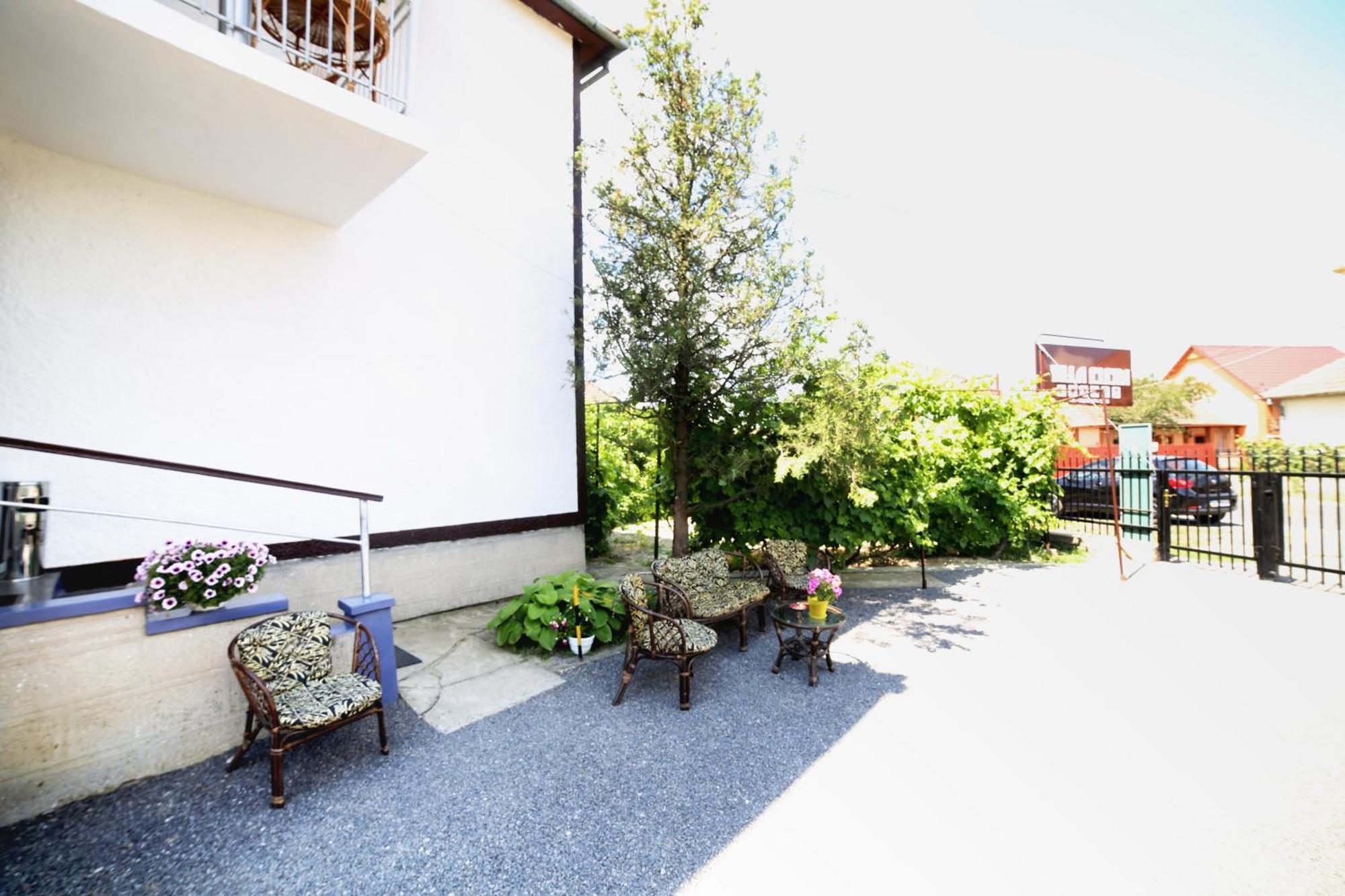 Villa Elena Yanoshi Buitenkant foto