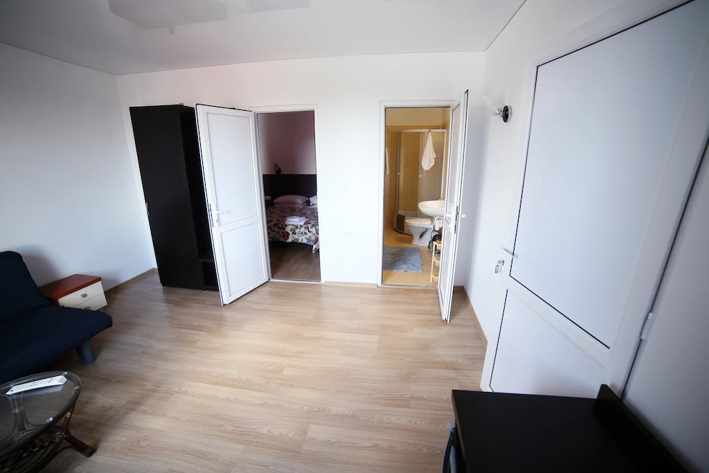 Villa Elena Yanoshi Buitenkant foto